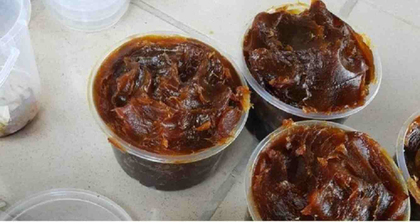 Un-marabout-vendeur-de-savon-de-chance